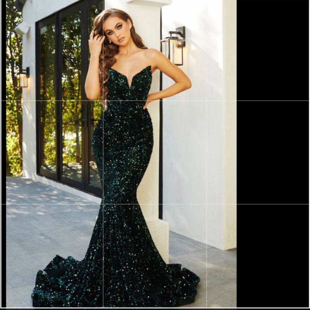 Portia and Scarlet emerald green prom dress